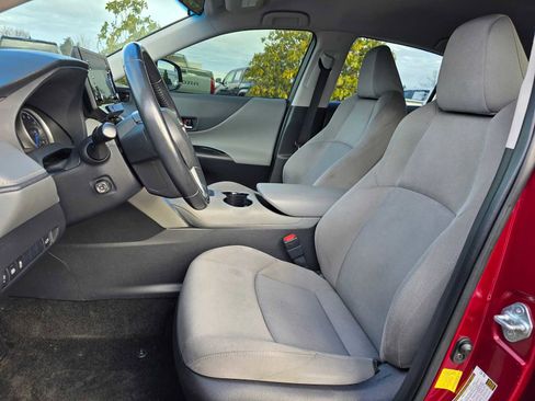 Used 2021 Toyota Venza LE w/ Carpet Mat Package (TMS) image 23