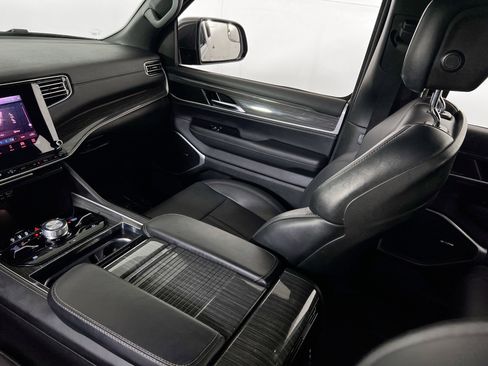 Used 2022 Jeep Wagoneer Series III w/ Flexible Seating Group image 24