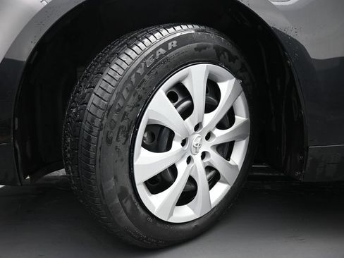 Used 2020 Toyota Corolla LE FWD image 16