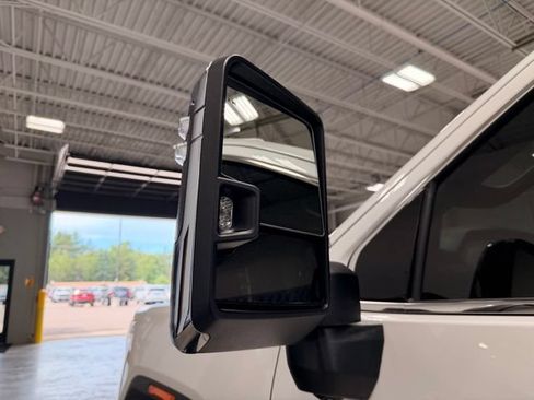 Used 2025 GMC Sierra 3500 Denali w/ Denali Reserve Package AWD/4WD image 17