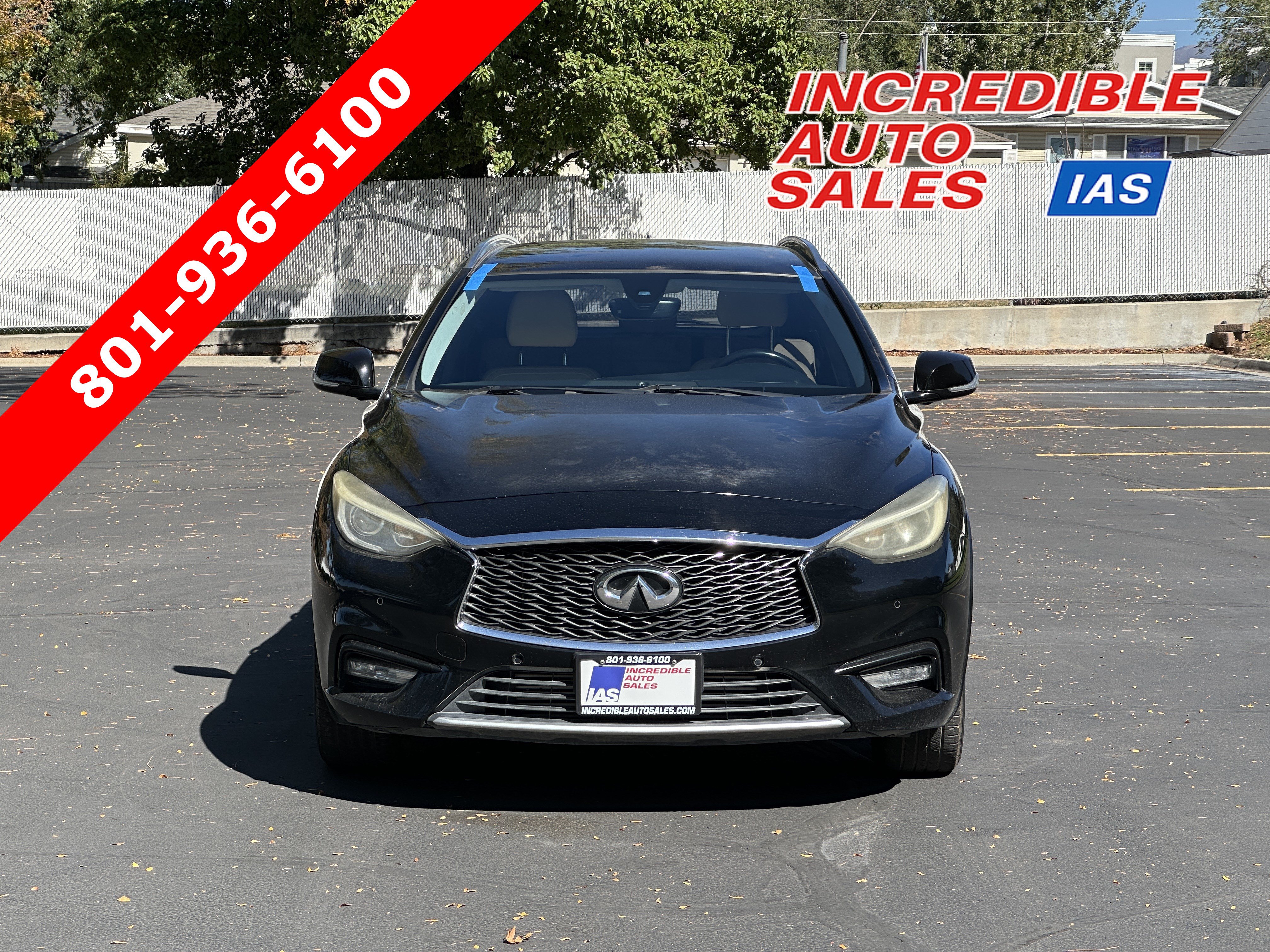 Used 2017 INFINITI QX30 Premium w/ Navigation Package FWD image 1