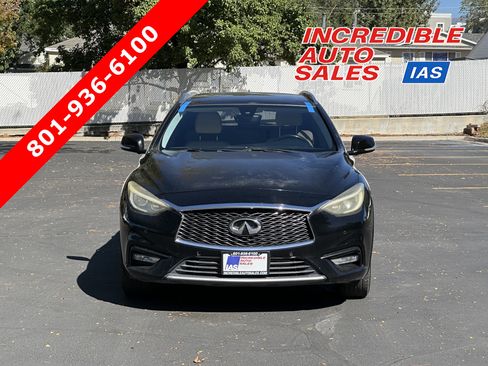 Used 2017 INFINITI QX30 Premium w/ Navigation Package FWD image 1