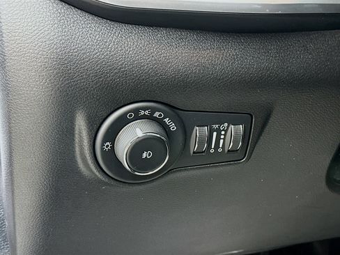 Used 2024 Jeep Compass Latitude image 10