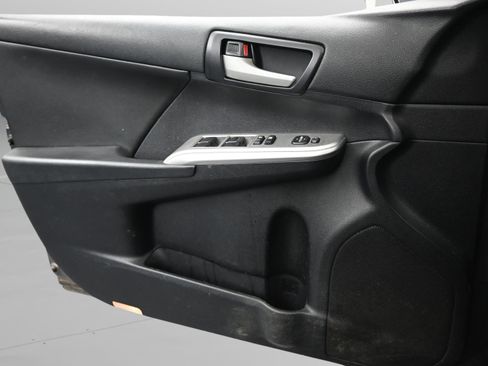 Used 2014 Toyota Camry SE FWD image 31