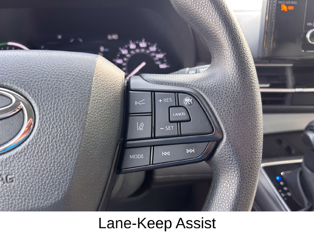 Used 2025 Toyota Sienna LE FWD image 31