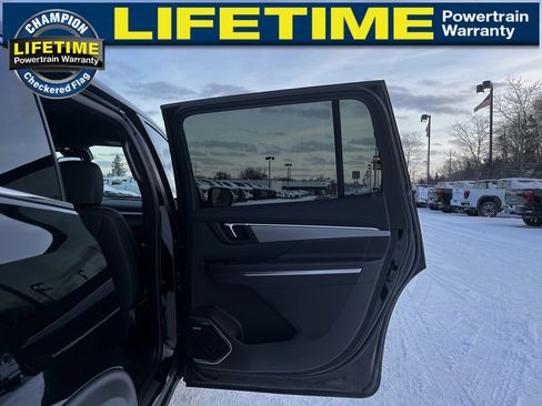 Used 2025 Buick Enclave Preferred image 34