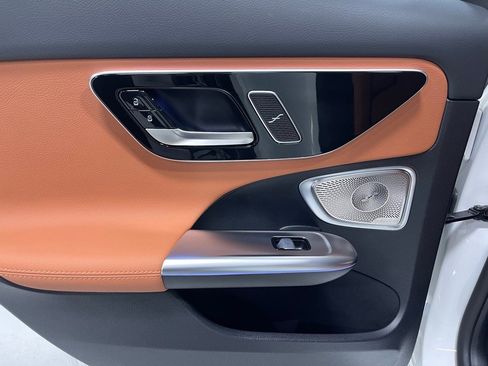 Used 2025 Mercedes-Benz C 300 4MATIC Sedan image 23