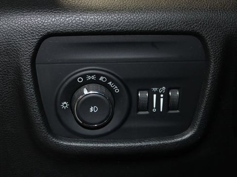 Used 2023 Jeep Grand Cherokee L Limited w/ Black Appearance Package AWD/4WD image 8