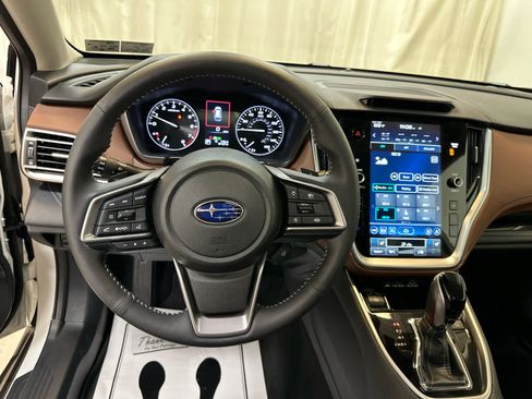 Used 2025 Subaru Outback Touring XT AWD/4WD image 3