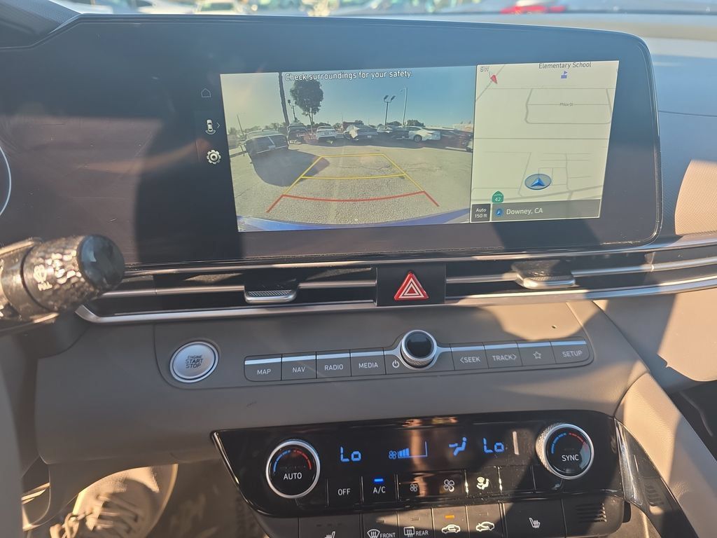Used 2025 Hyundai Elantra SEL FWD image 19