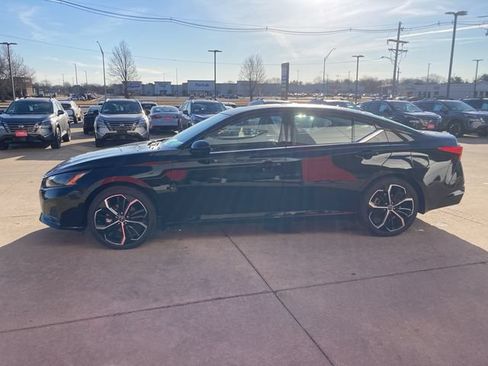 Used 2025 Nissan Altima 2.5 SR w/ SR Premium Package FWD image 5