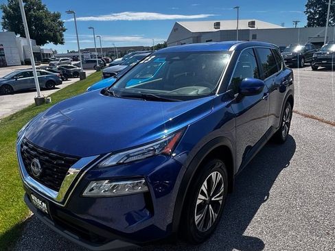 Used 2023 Nissan Rogue SV AWD/4WD image 3