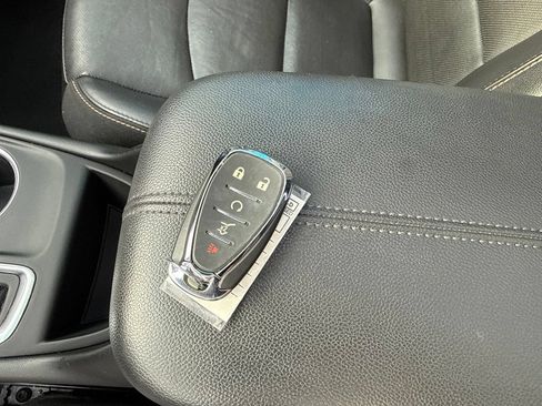 Used 2018 Chevrolet Equinox Premier AWD/4WD image 34