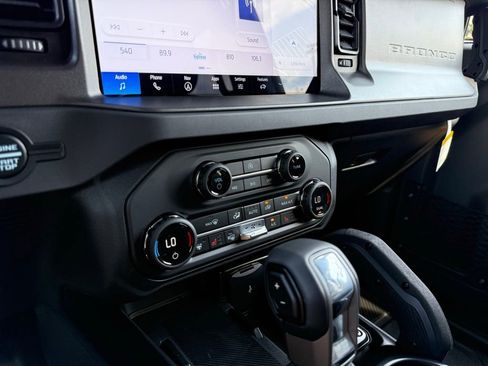 Used 2025 Ford Bronco Badlands image 18