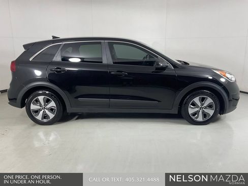 Used 2017 Kia Niro FE FWD image 5