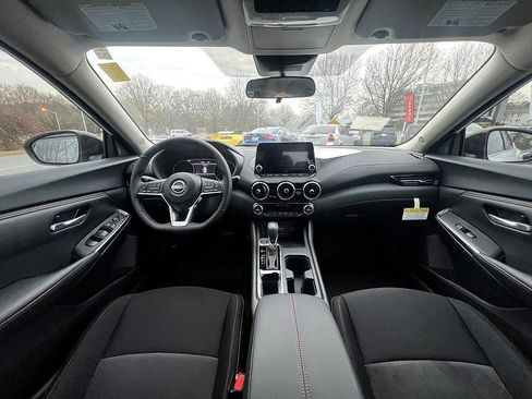 New 2025 Nissan Sentra SR image 18