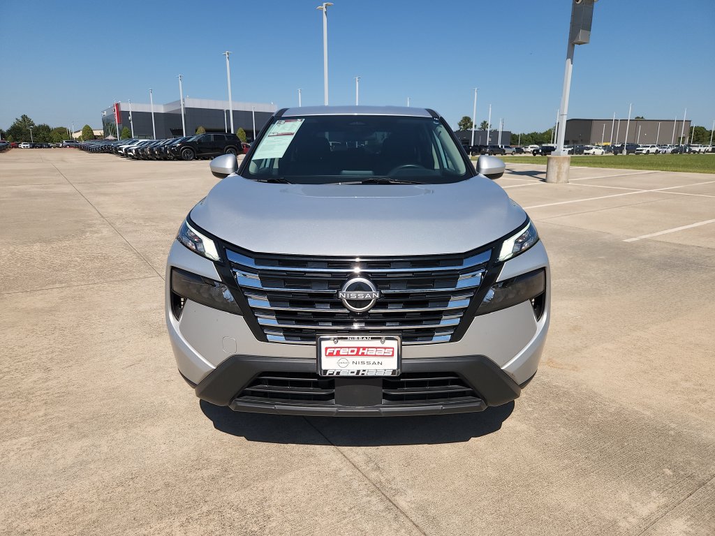 Used 2025 Nissan Rogue SV FWD image 11