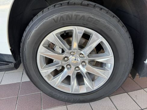 Used 2023 Chevrolet Suburban Premier RWD image 34