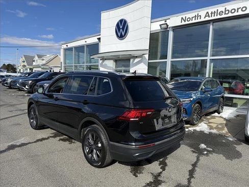Certified 2022 Volkswagen Tiguan SE w/ Panoramic Sunroof Package AWD/4WD image 4