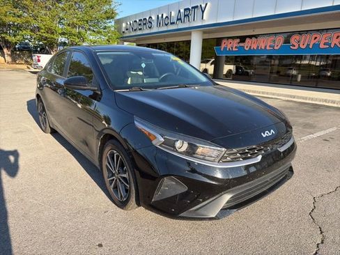 Used 2022 Kia Forte LXS image 2