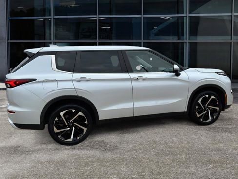 Used 2023 Mitsubishi Outlander ES image 8