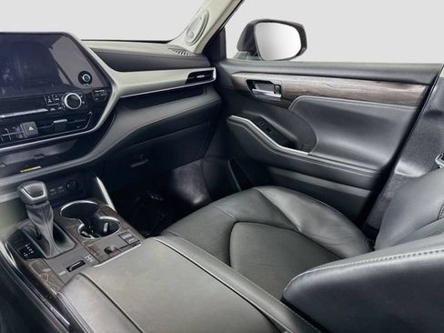 Used 2023 Toyota Highlander Platinum FWD image 23