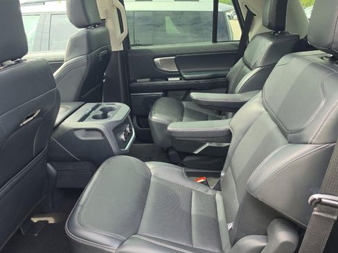 Used 2025 Ford Expedition Platinum AWD/4WD image 13