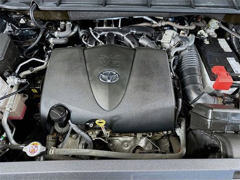 Used 2022 Toyota Highlander XLE image 36