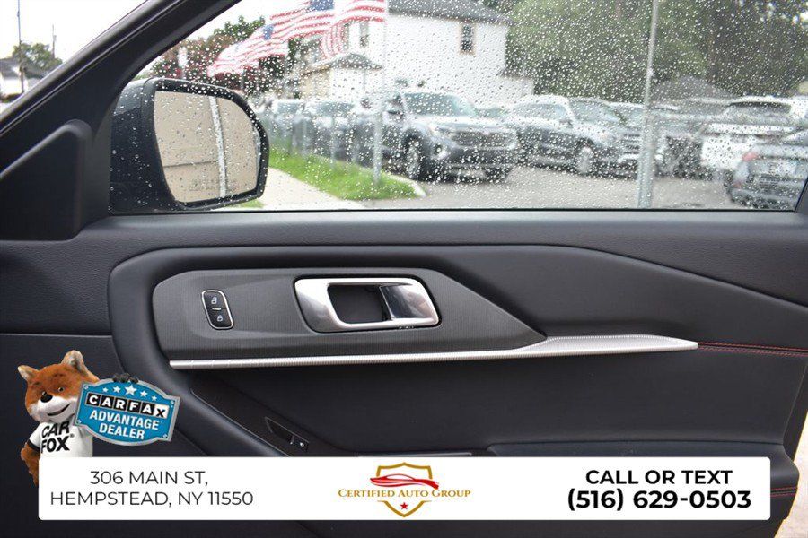Used 2025 Ford Explorer ST-Line w/ ST-Line Street Pack AWD/4WD image 21