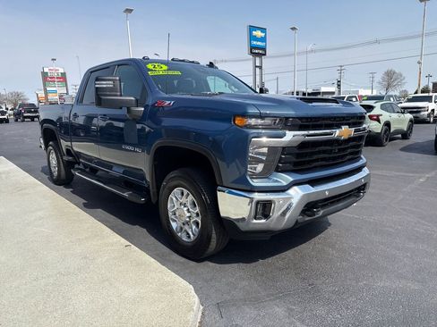 Used 2025 Chevrolet Silverado 2500 LT w/ Safety Package AWD/4WD image 8