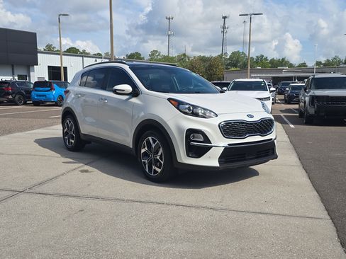 Certified 2022 Kia Sportage EX w/ EX Technology Package FWD image 2