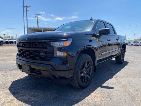 Used 2023 Chevrolet Silverado 1500 Custom RWD image 2