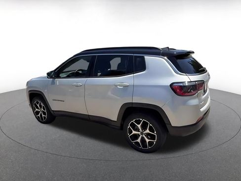 Used 2025 Jeep Compass Limited AWD/4WD image 9