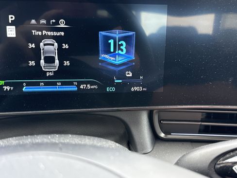 Used 2025 Hyundai Elantra SEL FWD image 15