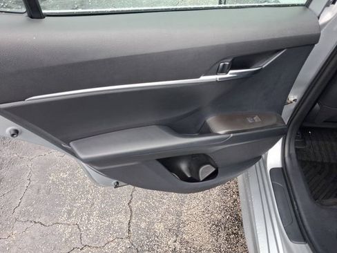 Used 2022 Toyota Camry SE FWD image 9