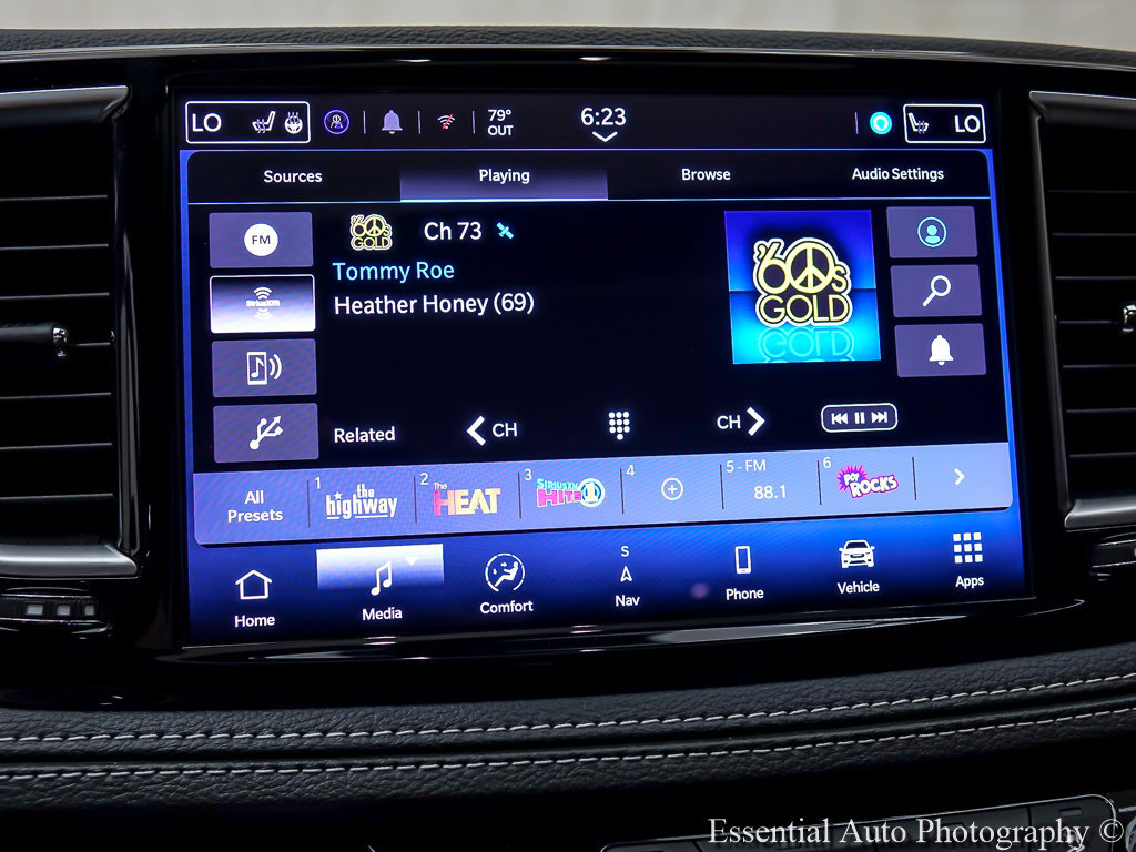 Used 2025 Chrysler Pacifica Limited FWD image 18