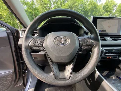 Used 2025 Toyota RAV4 XLE AWD/4WD image 28