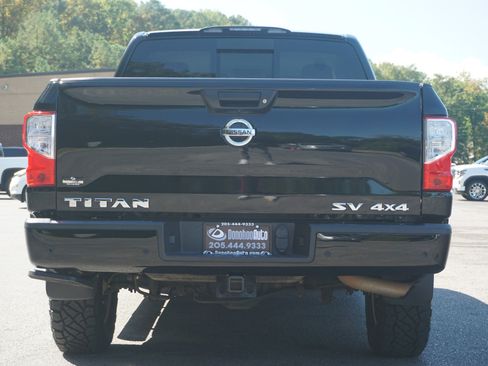 Used 2020 Nissan Titan SV w/ SV Convenience Package image 8