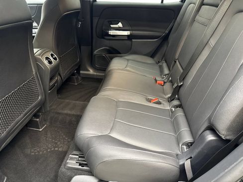 Used 2025 Mercedes-Benz GLB 250 4MATIC image 32