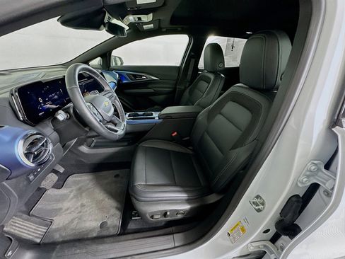 Used 2025 Chevrolet Equinox EV LT w/ Convenience Package image 13