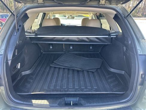 Used 2017 Subaru Outback 2.5i Premium image 6