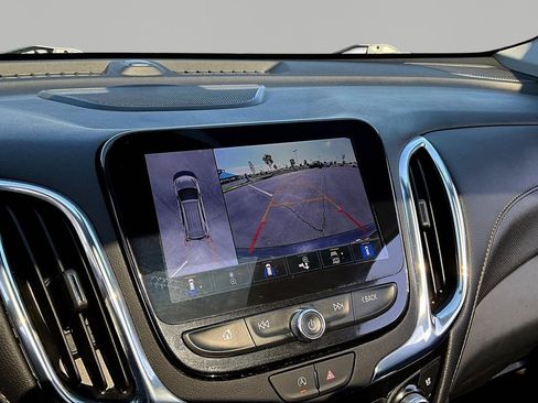 Used 2023 Chevrolet Equinox Premier image 14