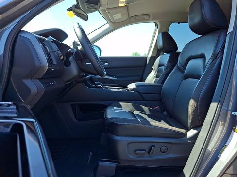Certified 2023 Nissan Pathfinder SL w/ Black Appearance Package AWD/4WD image 14