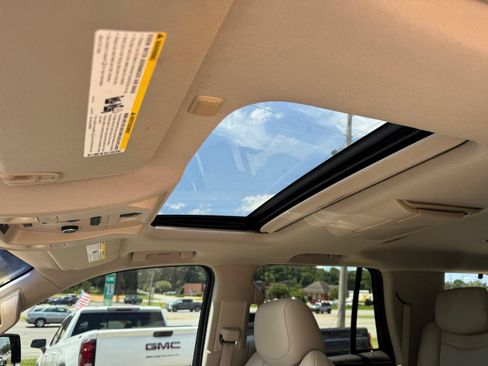 Used 2016 Cadillac Escalade Luxury AWD/4WD image 15