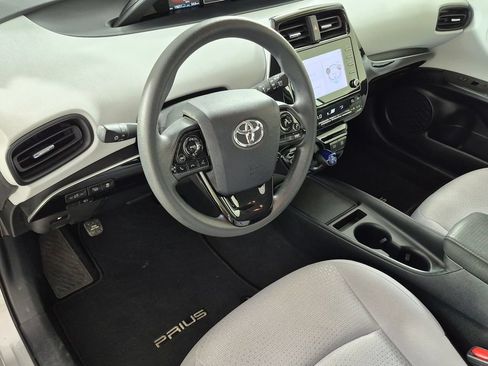 Used 2022 Toyota Prius LE FWD image 11