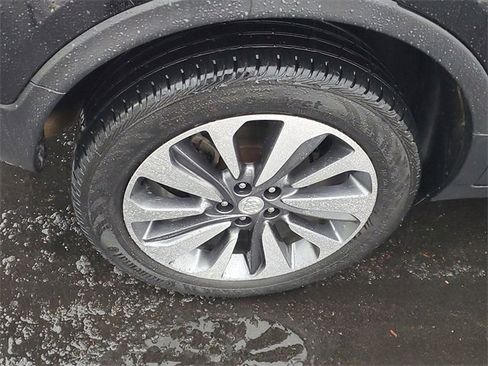 Certified 2022 Buick Encore Preferred w/ Safety Package image 5