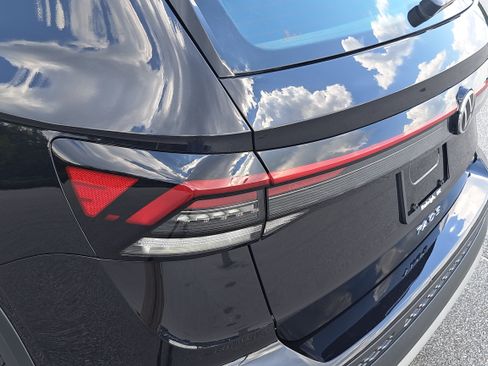 Certified 2025 Volkswagen Taos S FWD image 34