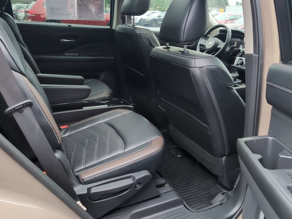 Used 2023 Nissan Pathfinder Platinum AWD/4WD image 6