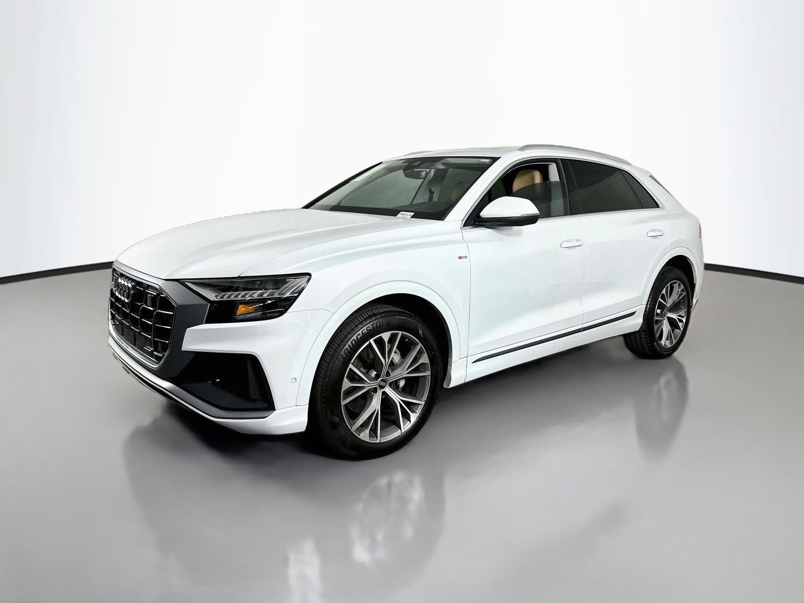 Used 2023 Audi Q8 Premium Plus w/ Premium Plus Package AWD/4WD image 3