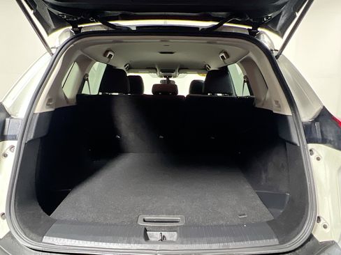 Used 2023 Nissan Rogue SV image 34